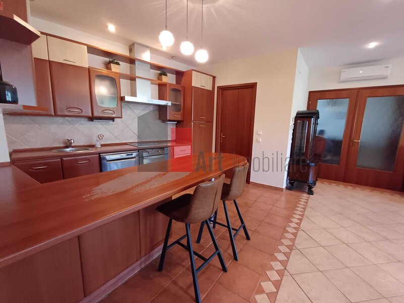 Universitate, apartament in bloc construit 2000, locuit/ birou
