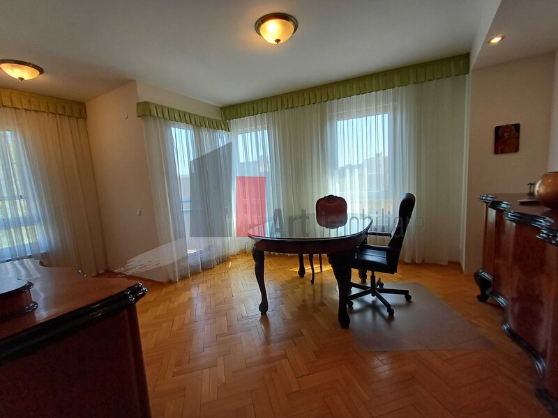 Universitate, apartament in bloc construit 2000, locuit/ birou
