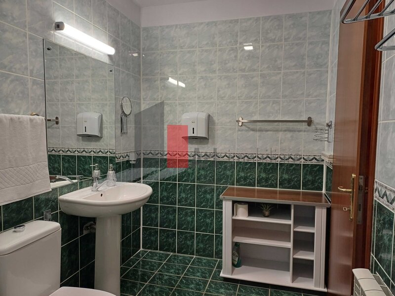 Universitate, apartament in bloc construit 2000, locuit/birou