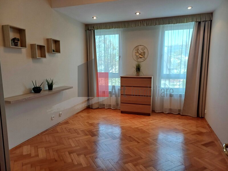 Universitate, apartament in bloc construit 2000, locuit/birou