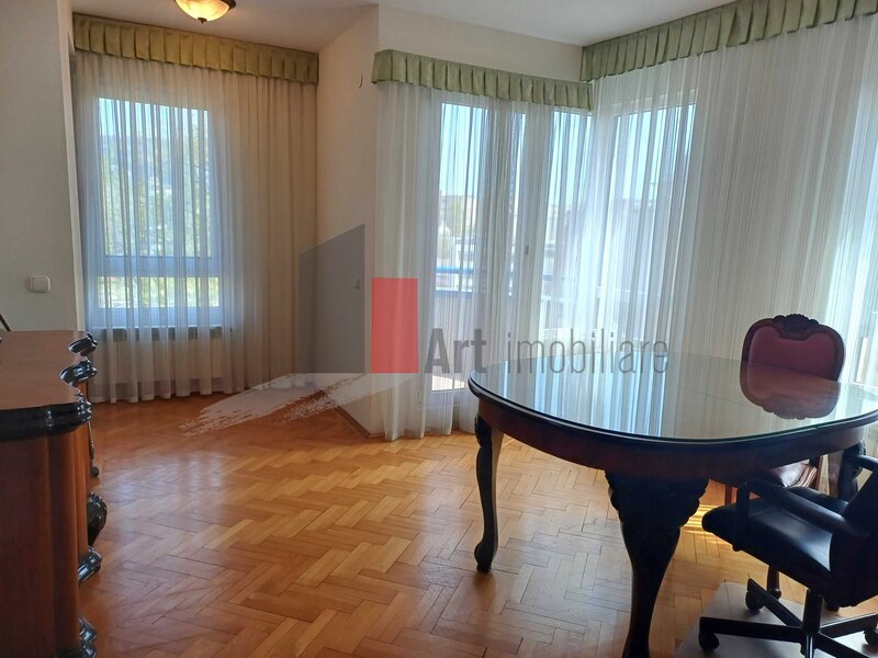 Universitate, apartament in bloc construit 2000, locuit/ birou